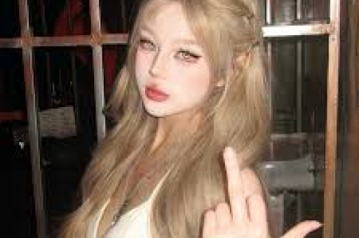 从央视一姐到车展透明人 杨澜30年的体面终究被撕碎了