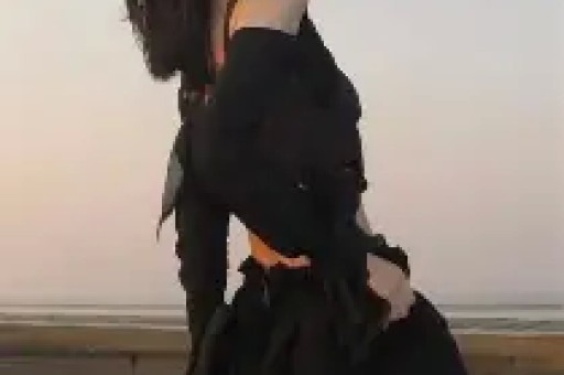 网红黄一鸣账号被封：从自曝未婚生女到遛狗冲突网红生涯大翻车